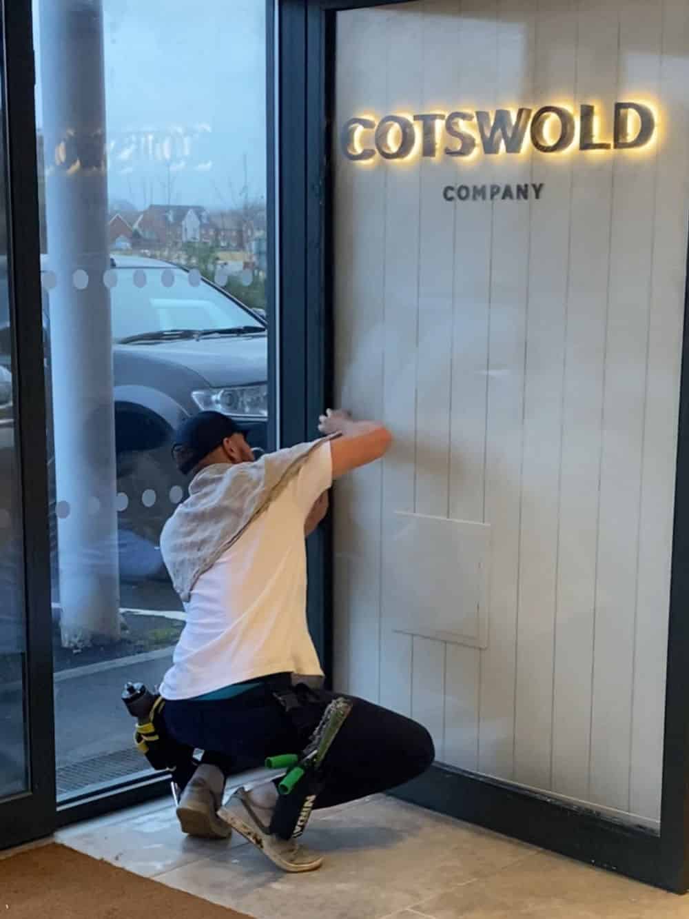 Frame and Seal Detailing image